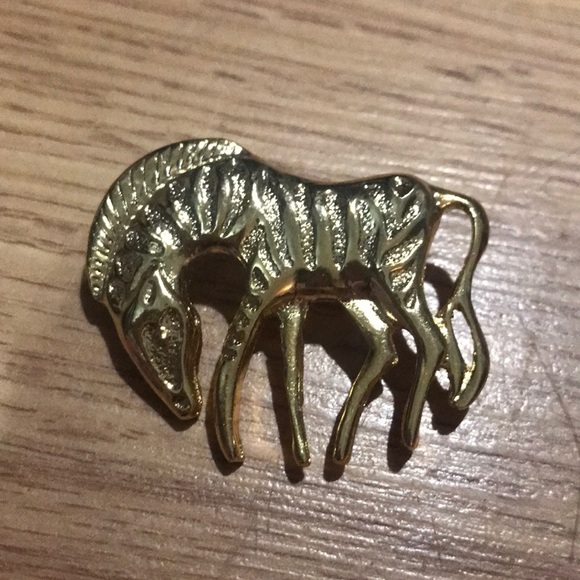 Jewelry - Gold zebra brooch